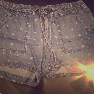 Jean blend shorts with white designs